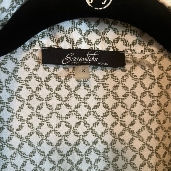 Essentials by Milano Green and White 1X blouse - Picture 2 of 4